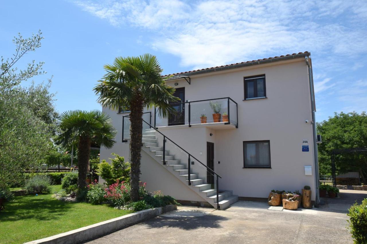 Apartments Aki Malinska Exterior photo